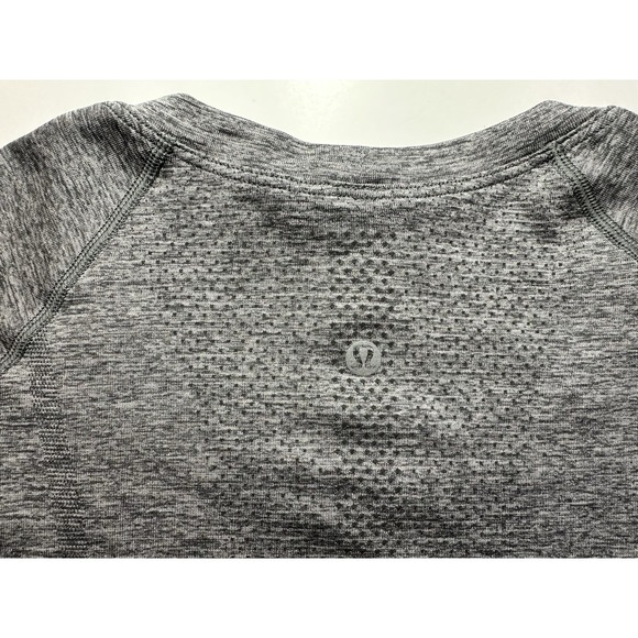Lululemon Swiftly Tech Short Sleeve Shirt 2.0 Gray Womens Size 12 Hip Length - Picture 3 of 10